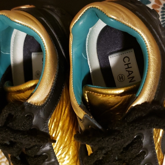 Women's Authentic Chanel sneakers - Picture 5 of 7